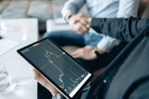 Apollo y Blackstone recaudan 35.000 millones de dólares para financiamiento de chips en Anthropic