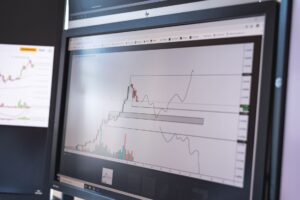 El auge de ASML a máximos históricos oculta una valoración baja frente a sus competidores