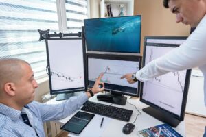 Operadores de Goldman y Barclays alertan sobre riesgos en el mercado tras la caída del viernes