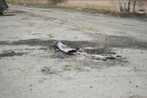 Irán e Israel intercambian ataques con misiles, tensando las negociaciones de paz