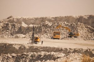 Altos Ejecutivos Mineros de EE.UU. Alertan sobre el Agotamiento de Minerales Militares Clave debido a la Guerra en Irán