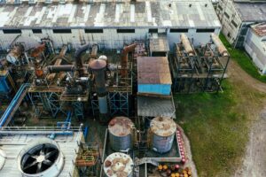 El petróleo sube y los futuros bursátiles caen tras ataque de EE.UU. a Irán