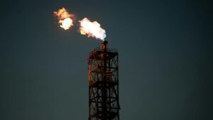 Los precios del petróleo suben más del 4% tras ataques entre Irán e Israel