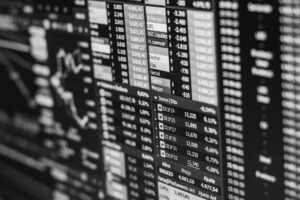 Las acciones de Super Micro caen tras anunciar financiación de 7.000 millones de dólares y pedidos de servidores de IA