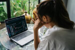 Universidades estadounidenses aumentan el riesgo en los mercados ante crecientes presiones financieras