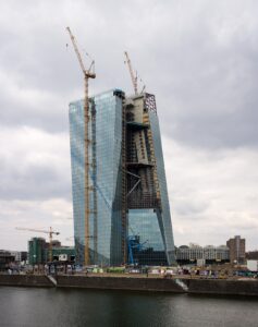 BNP Paribas anticipa al menos dos subidas de tipos por parte del BCE