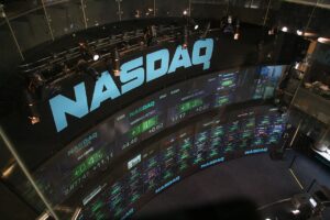El Nasdaq se desploma en una sesión volátil tras reactivarse la venta masiva en tecnología
