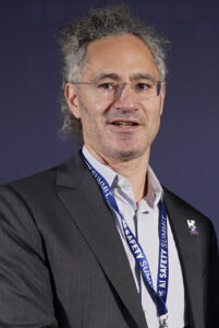 El CEO de Palantir señala el descontento empresarial con los laboratorios de IA avanzada