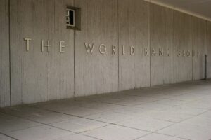 El Banco Mundial advierte que dos tercios de las economías sufrirán impactos por la guerra en Irán